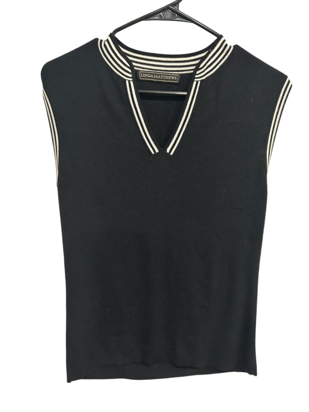 Linda Matthews Womens Black Sleeveless Knit Top Collegiate Dark Academia